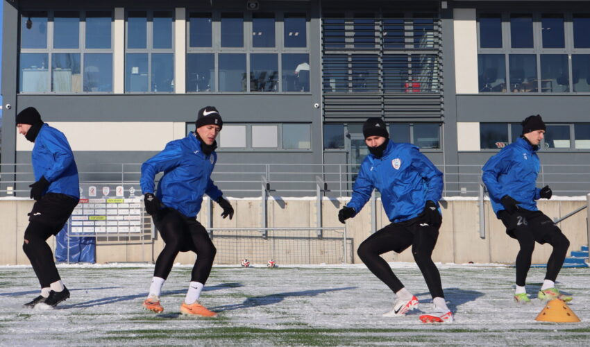 “Piłkarzom towarzyszył uśmiech”. Za nami pierwszy trening w zimowym okresie przygotowawczym